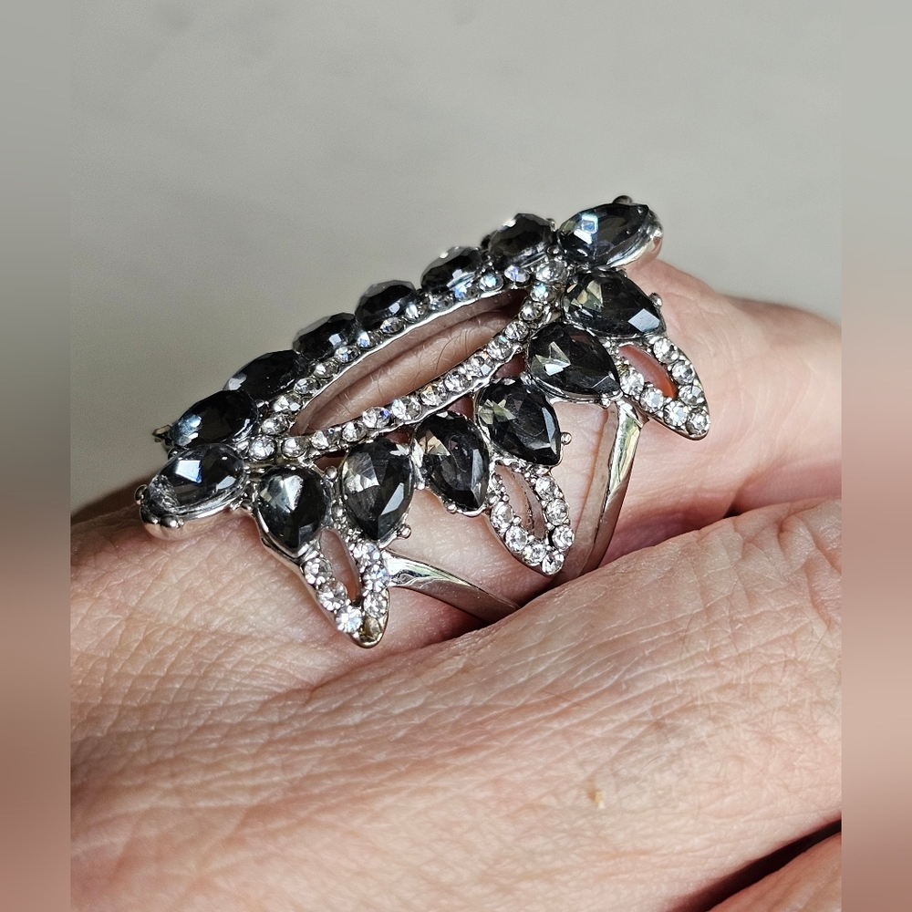 Elegant Gray Statement Ring-Size 7 - image 3